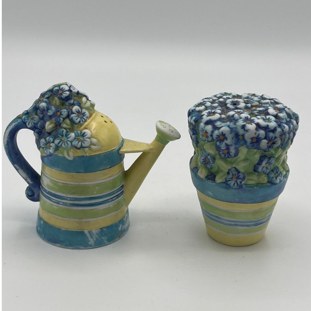Vtg Pfaltzgraff Garden Flower Pot & Watering Can Ceramic Salt & Pepper Shakers